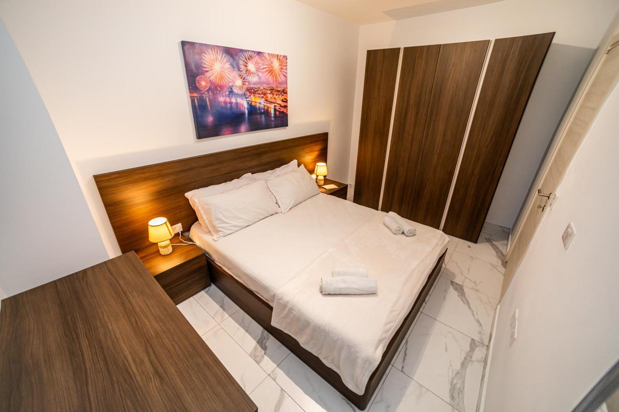 Sea Breeze, Spacious 2-Bedroom Lux Seaside Apartments St. Paul's Bay Ngoại thất bức ảnh