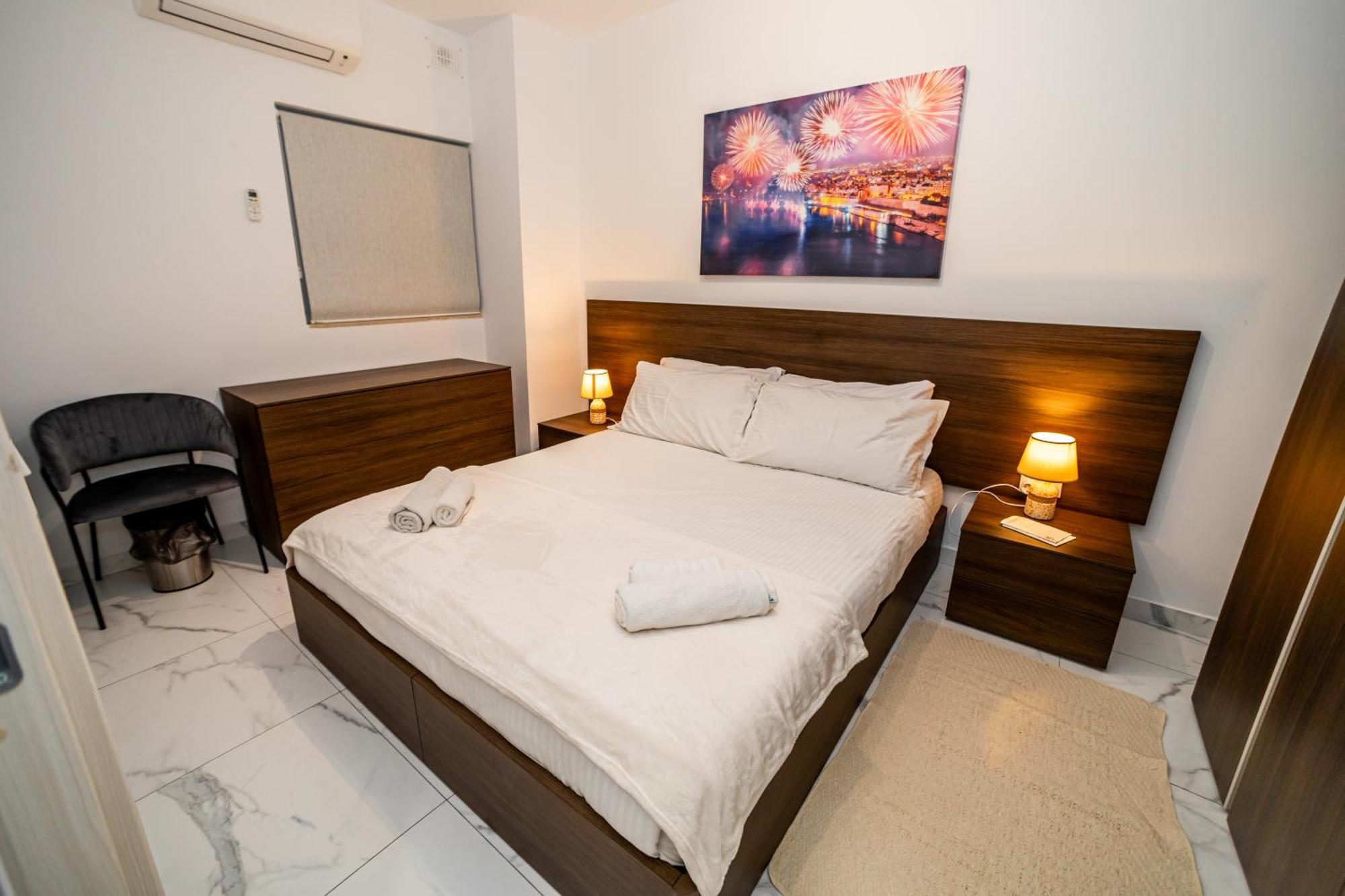 Sea Breeze, Spacious 2-Bedroom Lux Seaside Apartments St. Paul's Bay Ngoại thất bức ảnh