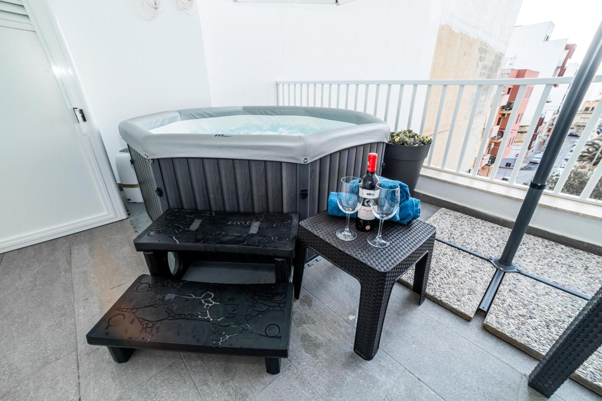 Sea Breeze, Spacious 2-Bedroom Lux Seaside Apartments St. Paul's Bay Ngoại thất bức ảnh