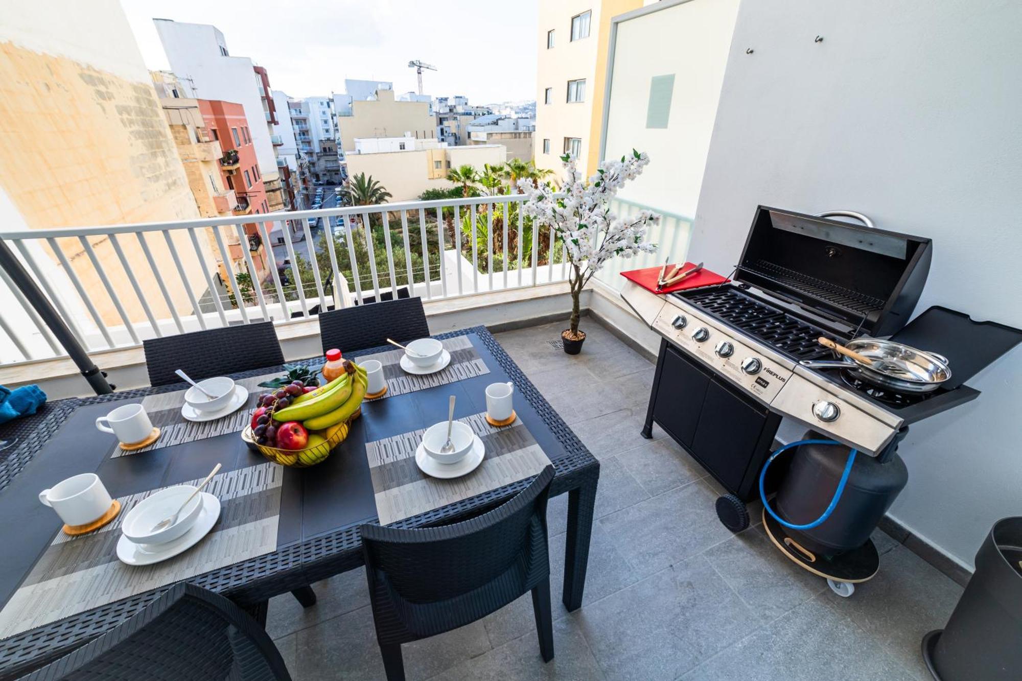 Sea Breeze, Spacious 2-Bedroom Lux Seaside Apartments St. Paul's Bay Ngoại thất bức ảnh