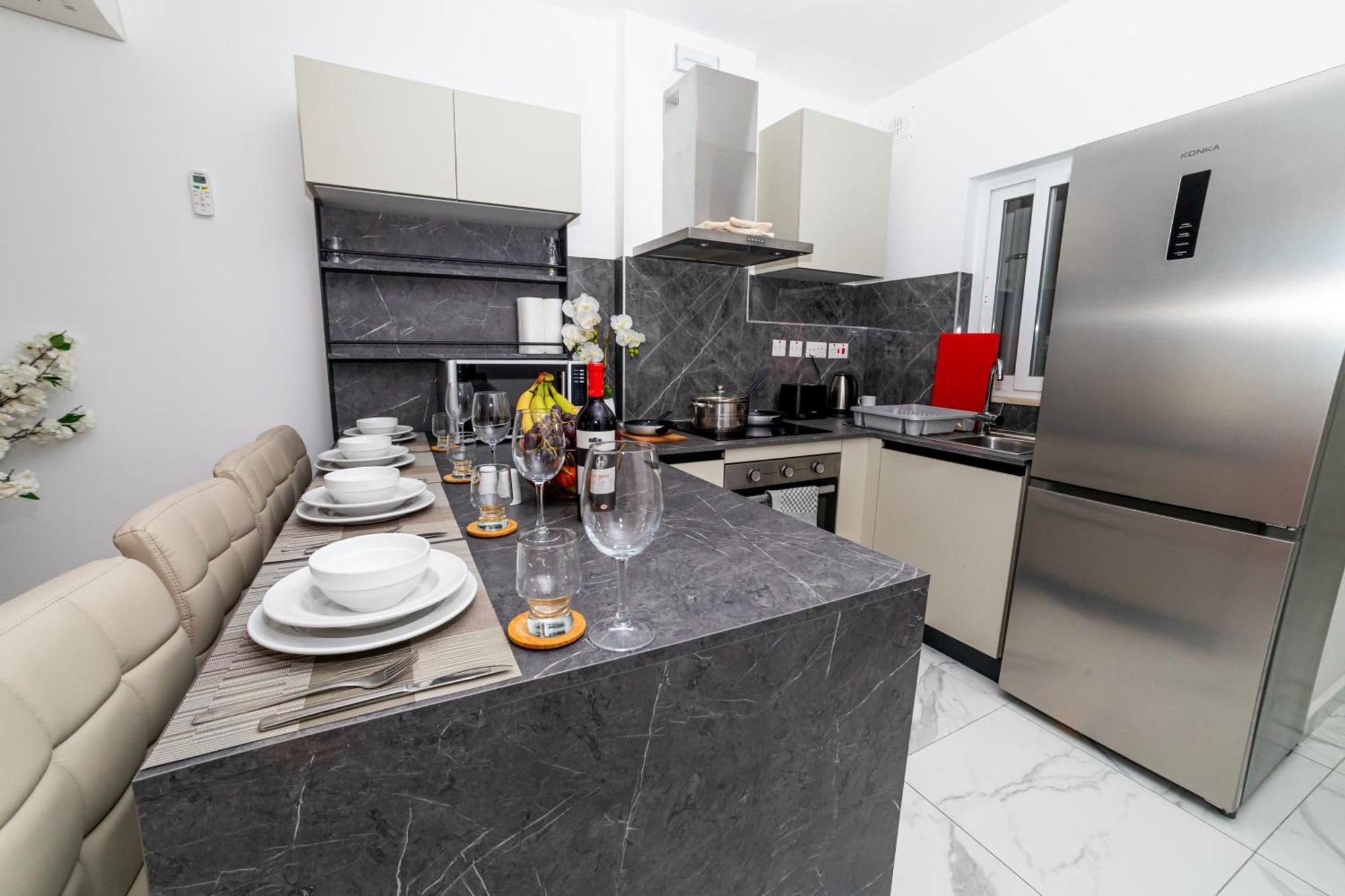 Sea Breeze, Spacious 2-Bedroom Lux Seaside Apartments St. Paul's Bay Ngoại thất bức ảnh