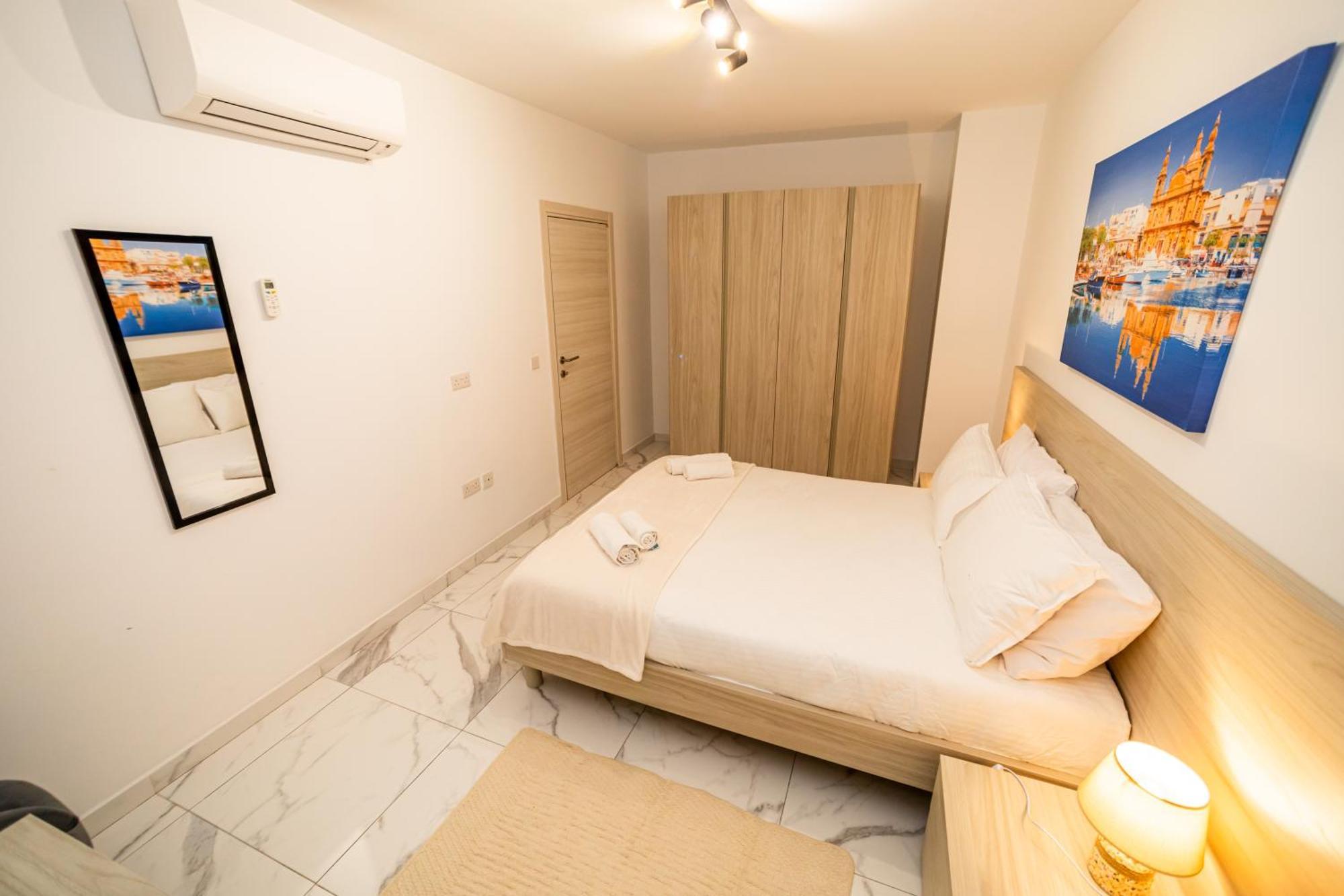Sea Breeze, Spacious 2-Bedroom Lux Seaside Apartments St. Paul's Bay Ngoại thất bức ảnh