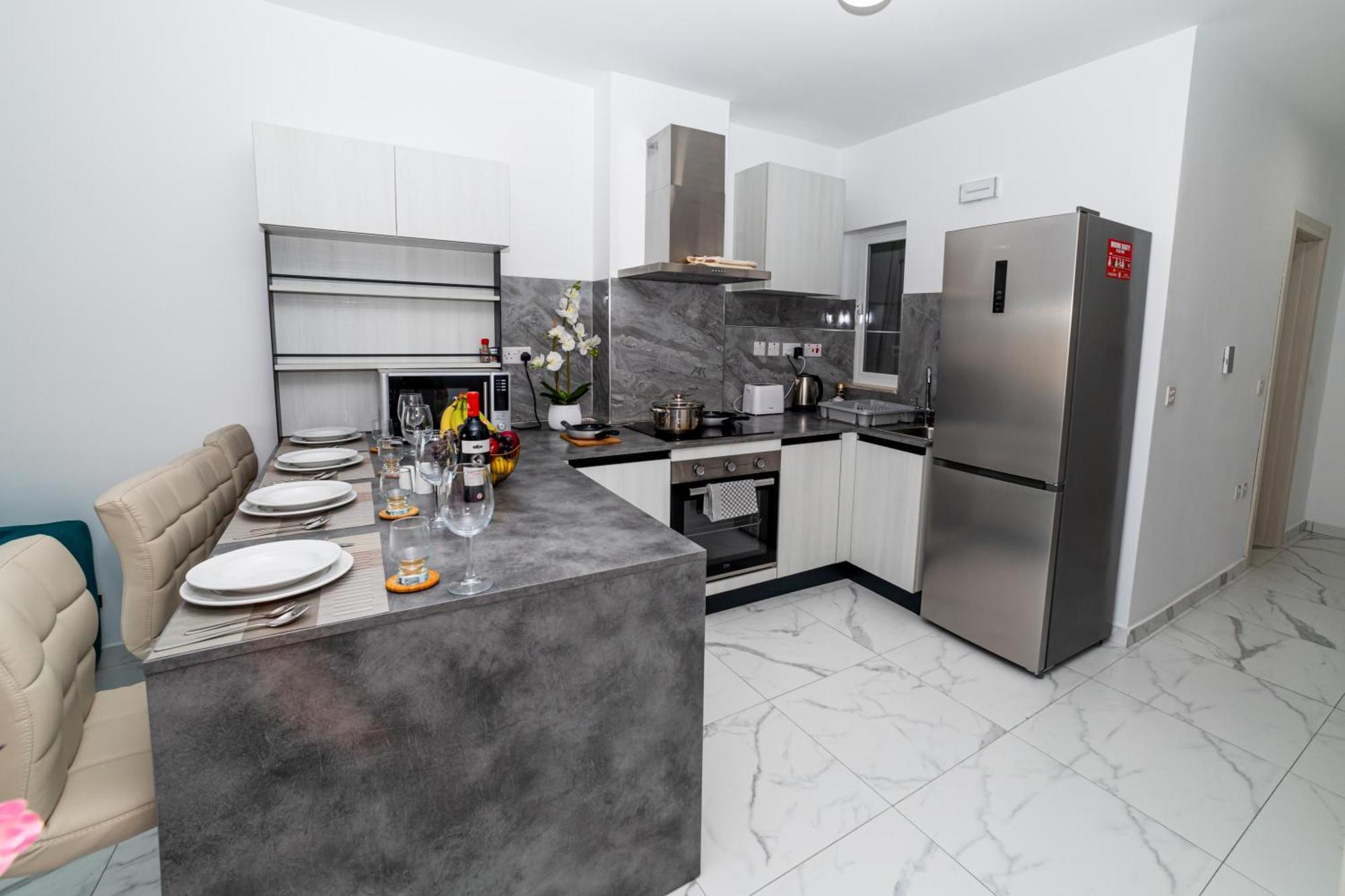 Sea Breeze, Spacious 2-Bedroom Lux Seaside Apartments St. Paul's Bay Ngoại thất bức ảnh