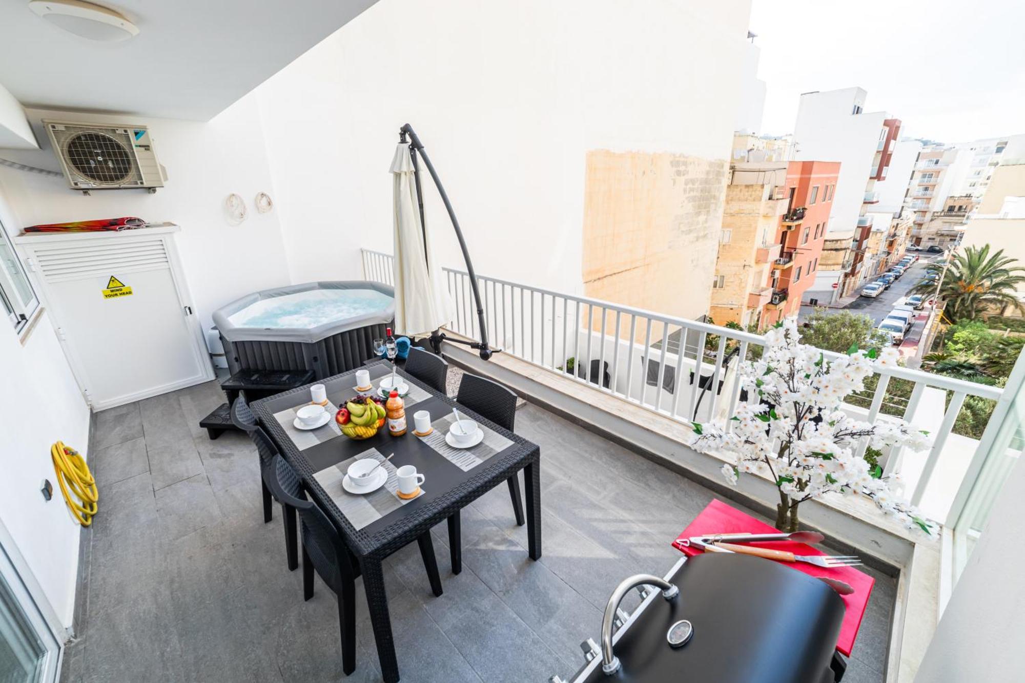 Sea Breeze, Spacious 2-Bedroom Lux Seaside Apartments St. Paul's Bay Ngoại thất bức ảnh