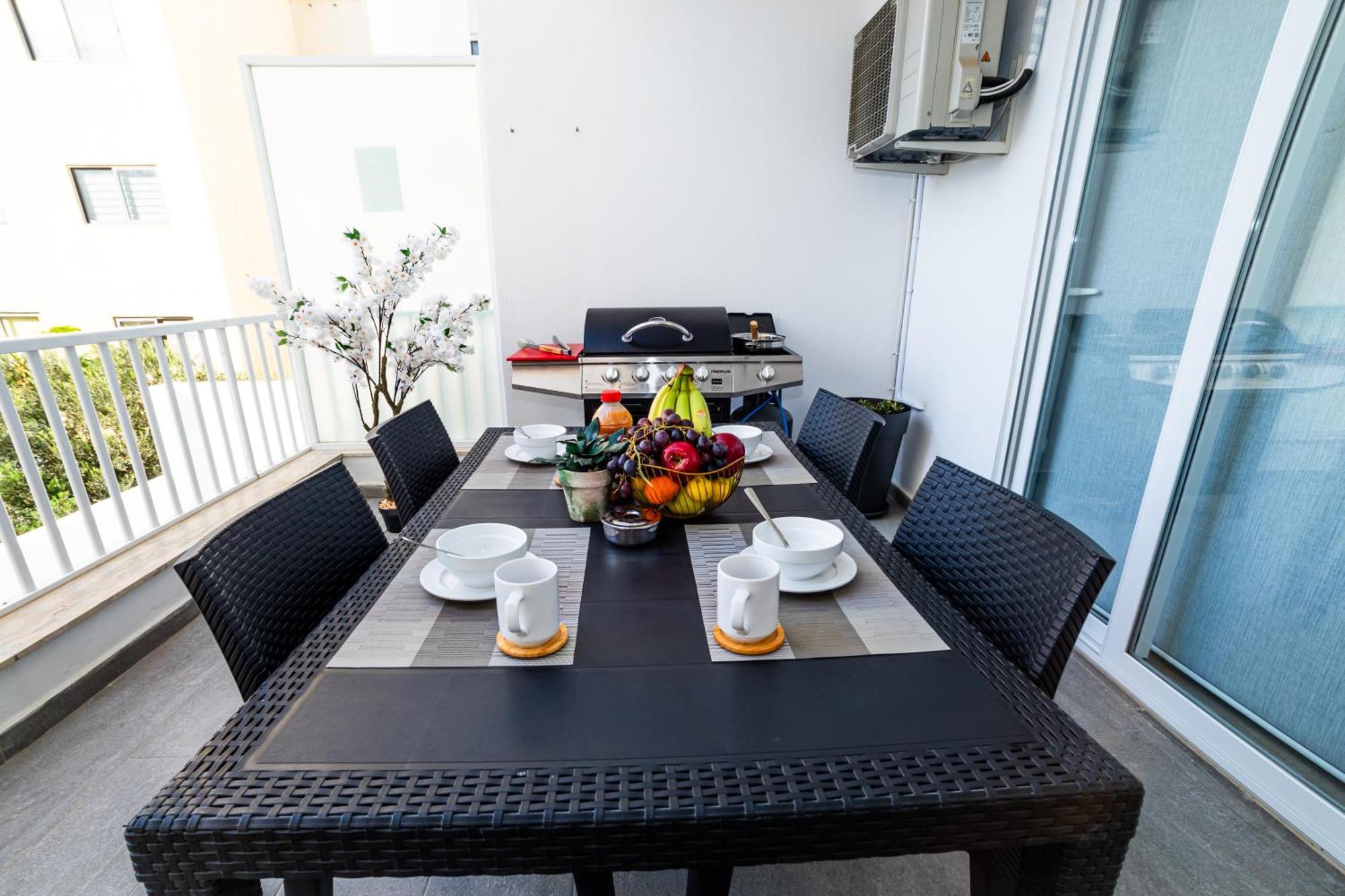 Sea Breeze, Spacious 2-Bedroom Lux Seaside Apartments St. Paul's Bay Ngoại thất bức ảnh